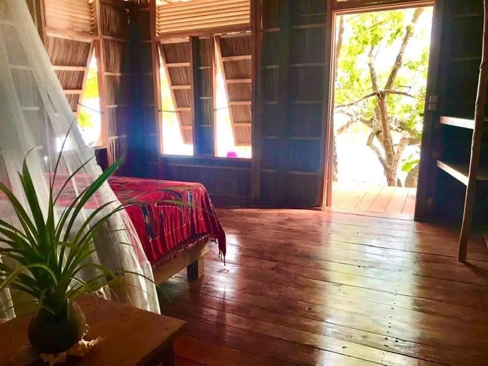 Tabari Dive Lodge Pulau Mansuar Exterior photo